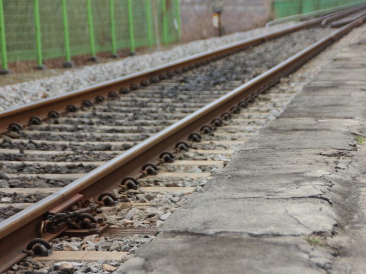 Utrudnienia kolejowe na Śląsku z powodu śmiertelnego potrącenia pieszego przez pociąg