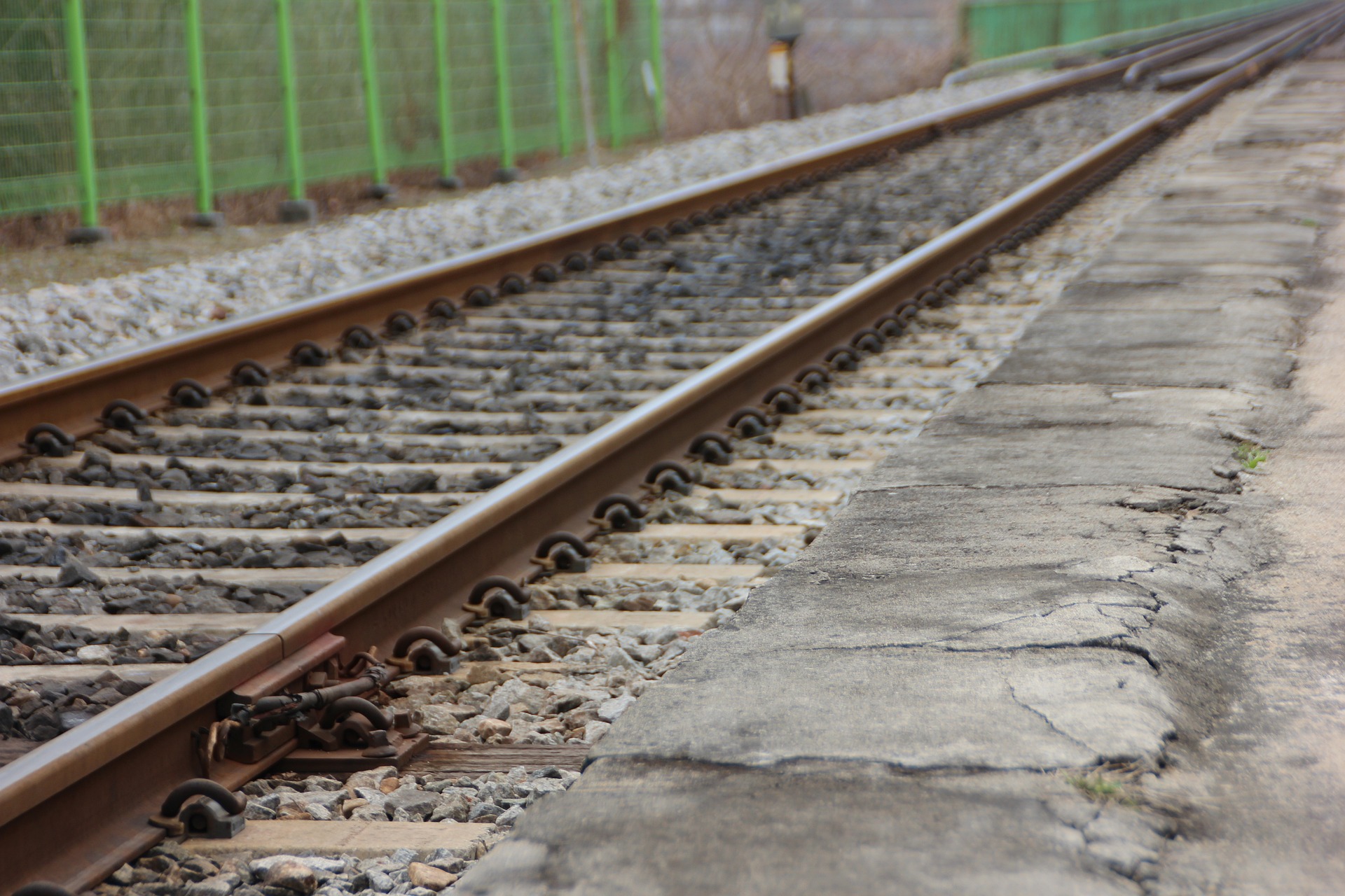 Utrudnienia kolejowe na Śląsku z powodu śmiertelnego potrącenia pieszego przez pociąg