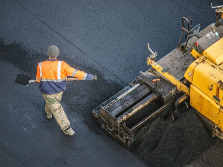 Podpisanie umowy na remont i budowę infrastruktury drogowej w Kamiennogórze o wartości 13 mln złotych