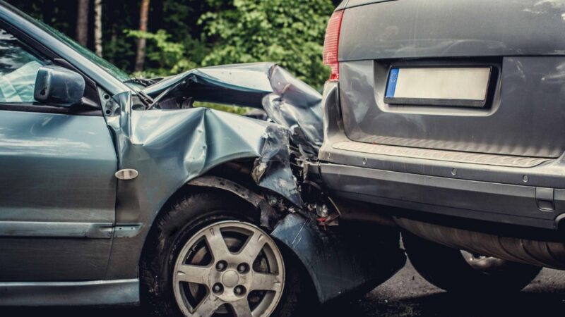 Nocna tragedia na drodze: Wypadek samochodowy pozbawia życia trzy osoby