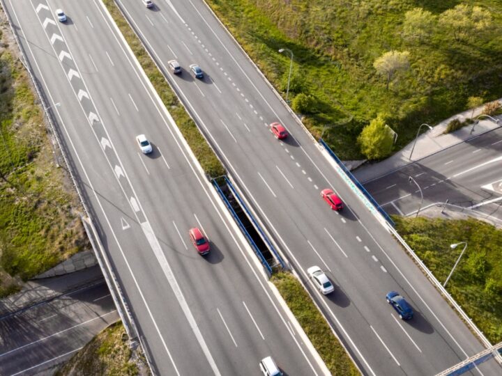 Poprawa bezpieczeństwa na drodze gminnej nr 292719K i nowe udogodnienia dla pasażerów w Żbikowicach