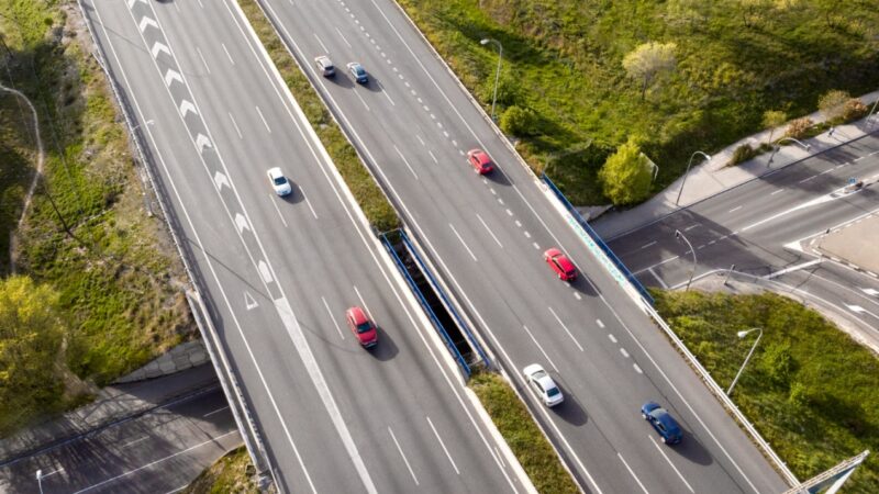 Poprawa bezpieczeństwa na drodze gminnej nr 292719K i nowe udogodnienia dla pasażerów w Żbikowicach